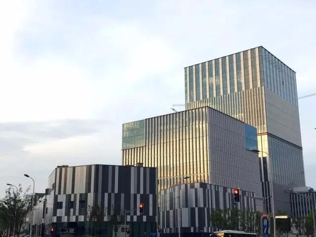 鴻易投資大廈