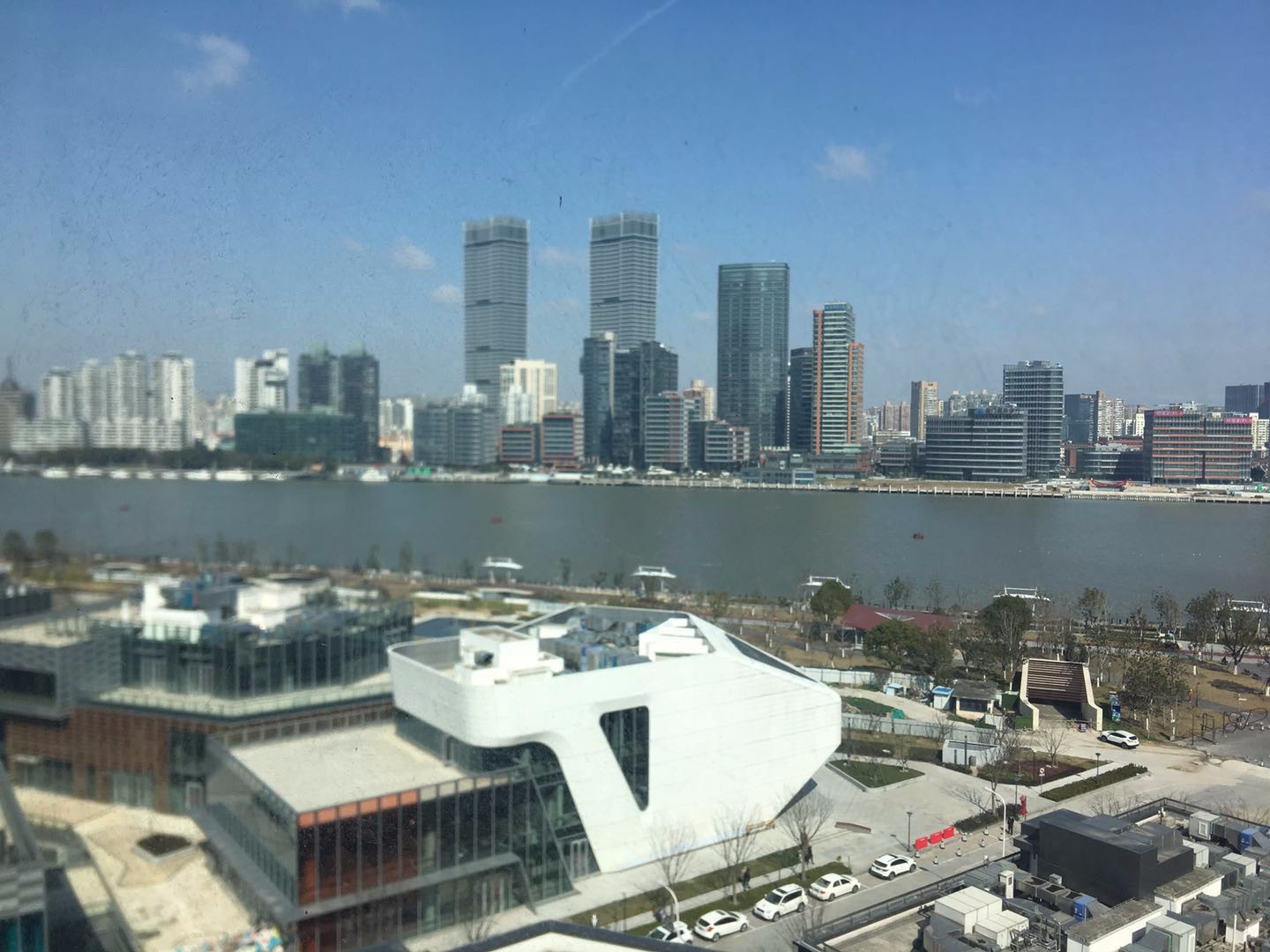 鴻易投資大廈