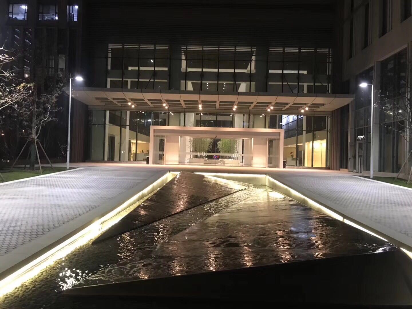張江日月光
