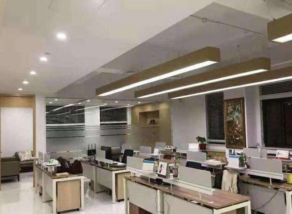 東航濱江中心