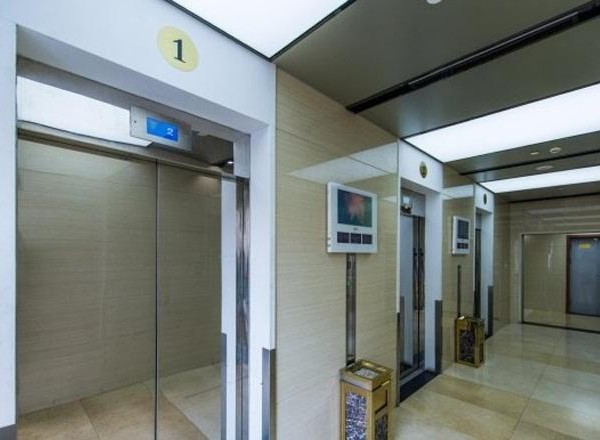 銀發(fā)大廈