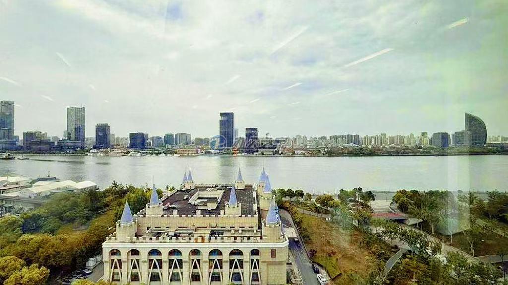 新岸商業(yè)中心